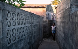 Bambina nelle strade di Macuti