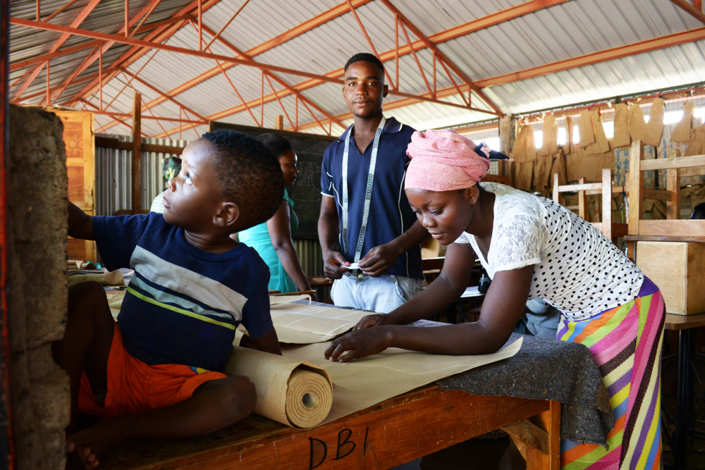 Kakuma,,Kenya,-,May,2018:,Young,Family,Practising,Dressmaking,In Kenya © Shutterstock/Adriana Mahdalova